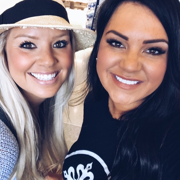 Meet your Posher, Becka - Picture 3 of 8